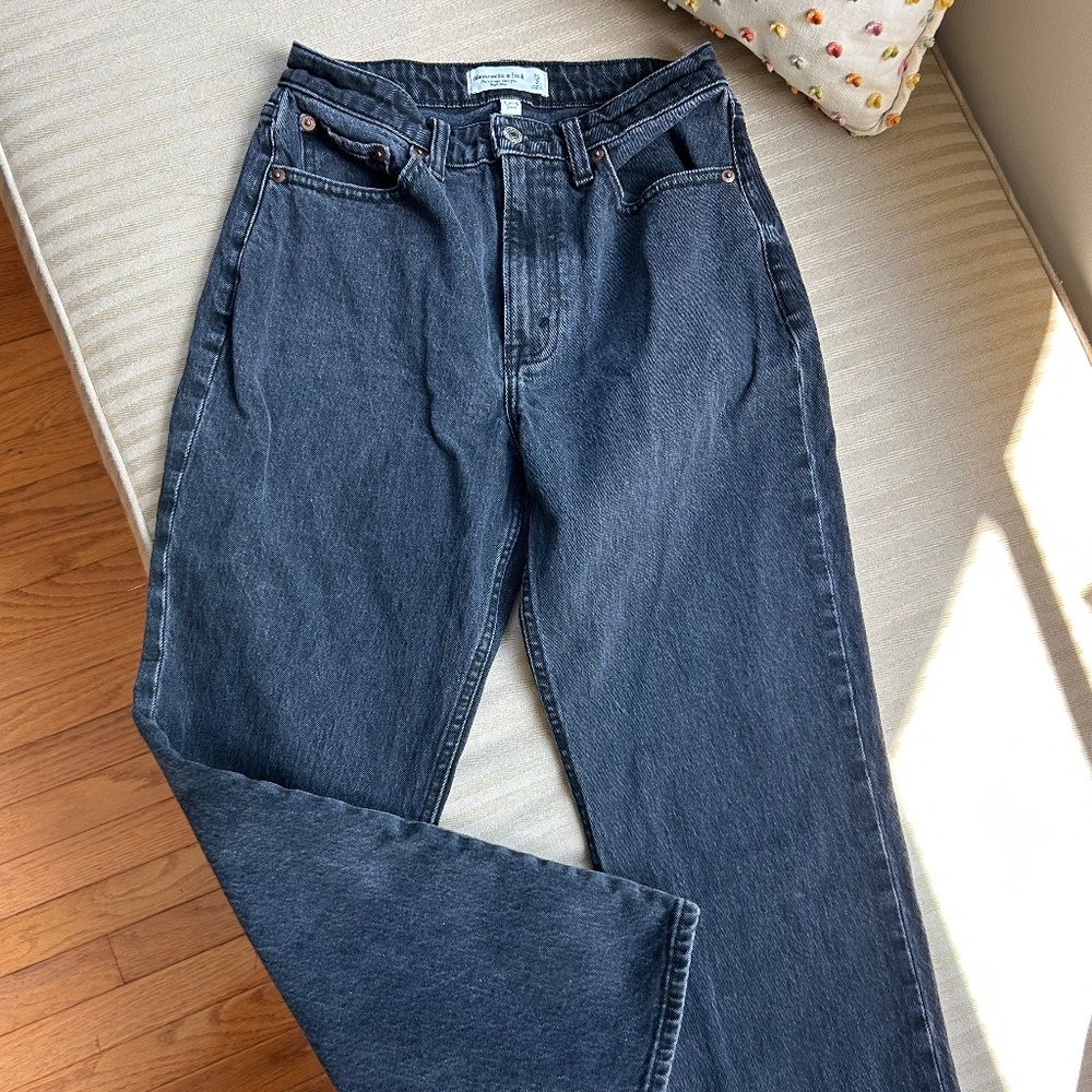 Abercrombie & Fitch The Vintage Straight High Rise Curvy Love black jeans 26/2s